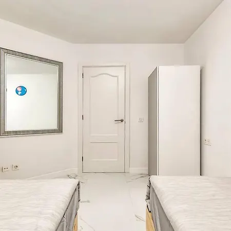 Modern In Parque Royal I, Playa Fanabe Appartement