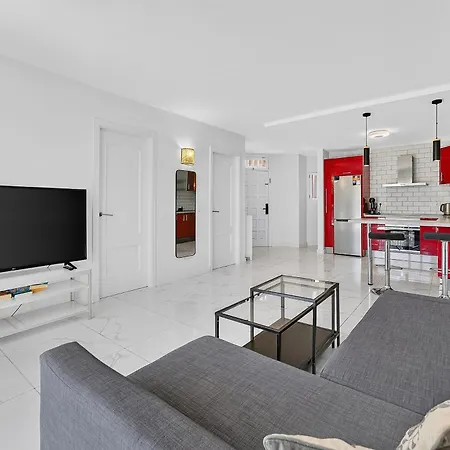 Modern In Parque Royal I, Playa Fanabe Apartment *
