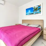 Modern In Parque Royal I, Playa Fanabe Apartment